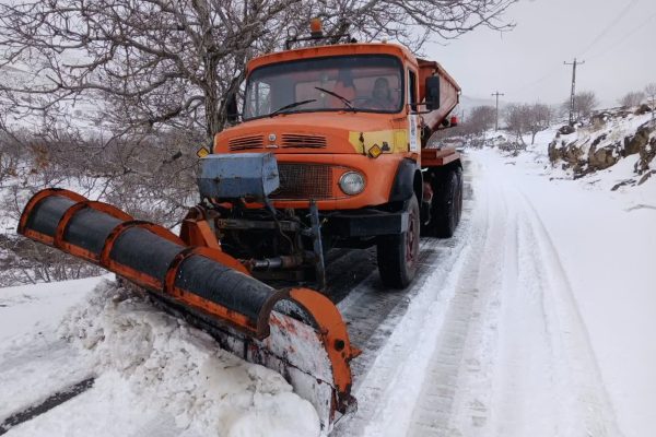 بازگشایی راه ۱۰۰ روستای آذربایجان شرقی ادامه دارد